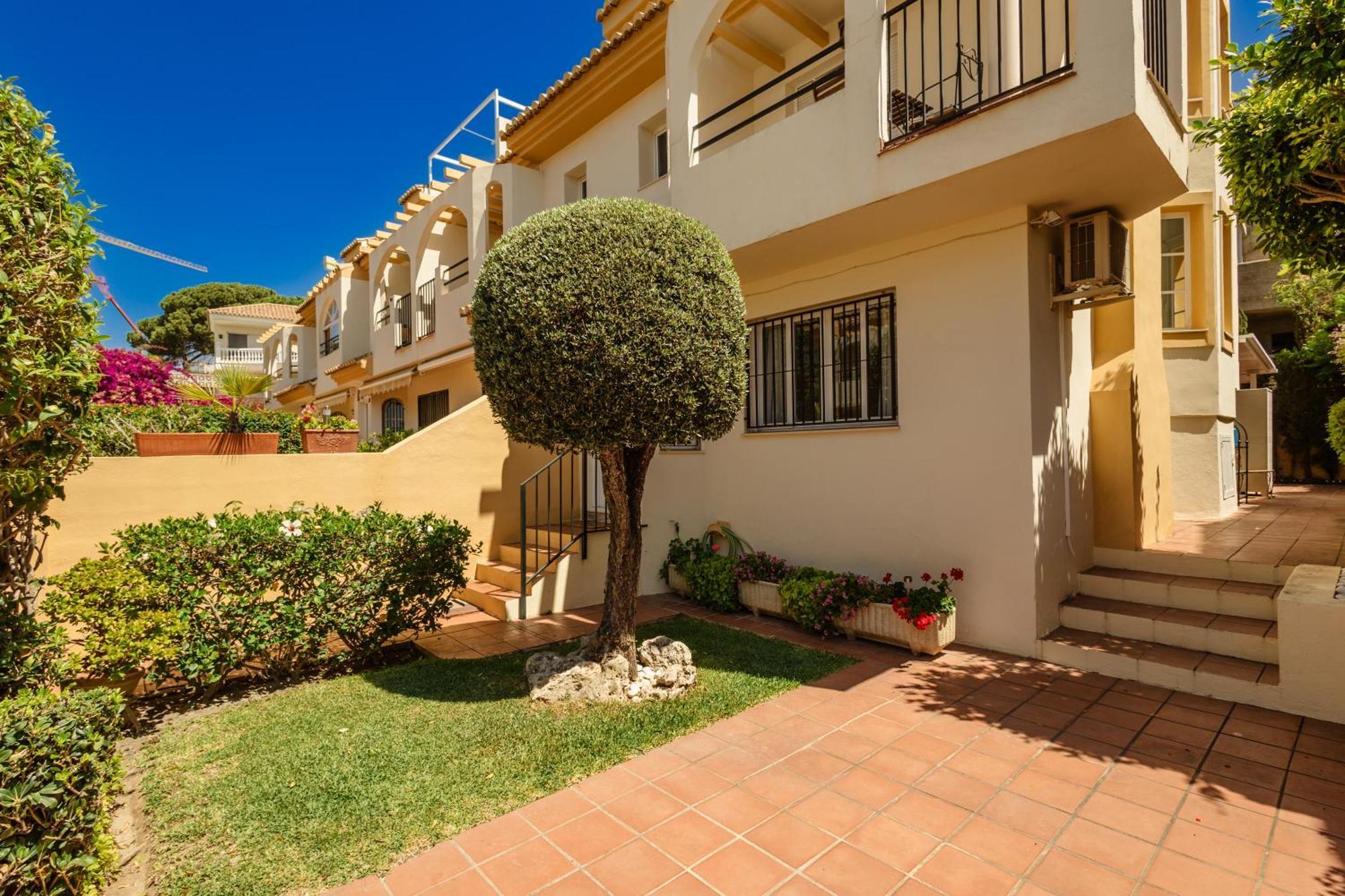 Beautiful Townhouse Walking Distance To The Beach In Costabella, 马尔韦利亚 外观 照片